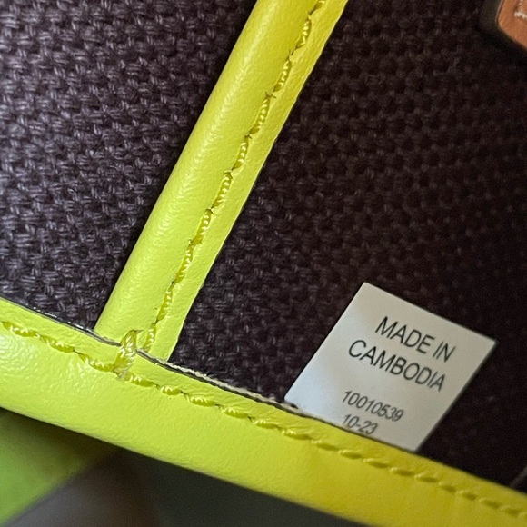 New✨authentic blake canvas color -block bucket bag - Picture 11 of 15